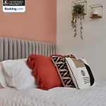 Newly Renovated 4bdr House By Homebird Management Short Lets & Serviced With Private Parking & Netflix * Leeds (West Yorkshire)