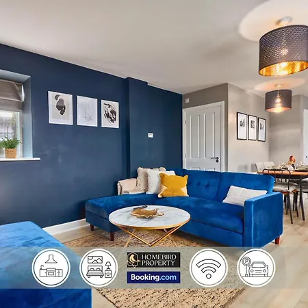 別荘 Newly Renovated 4bdr House By Homebird Management Short Lets & Serviced With Private Parking & Netflix リーズ